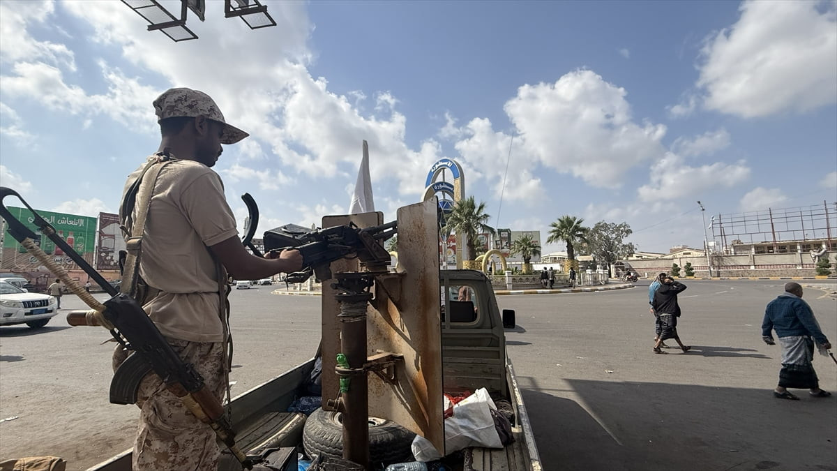 Yemen'de Başkanlık Konseyi’ne bağlı silahlı güçlerin ülkenin güneyindeki Aden kentine doğru...