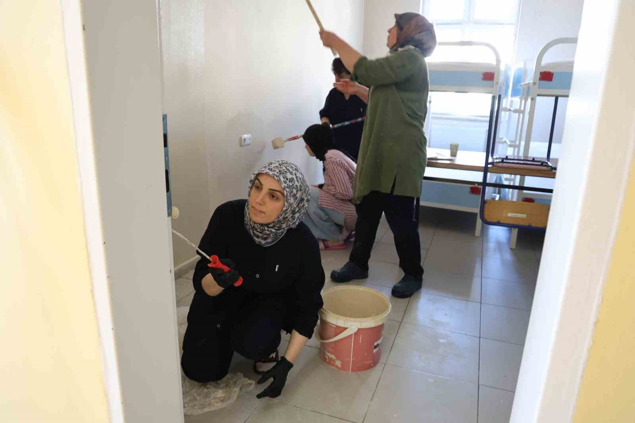 YENİ EĞİTİM-ÖĞRETİM YILI ÖNCESİNDE BİR ARAYA GELEN OKUL KADROSU, TAMAMEN GÖNÜLLÜ OLARAK...