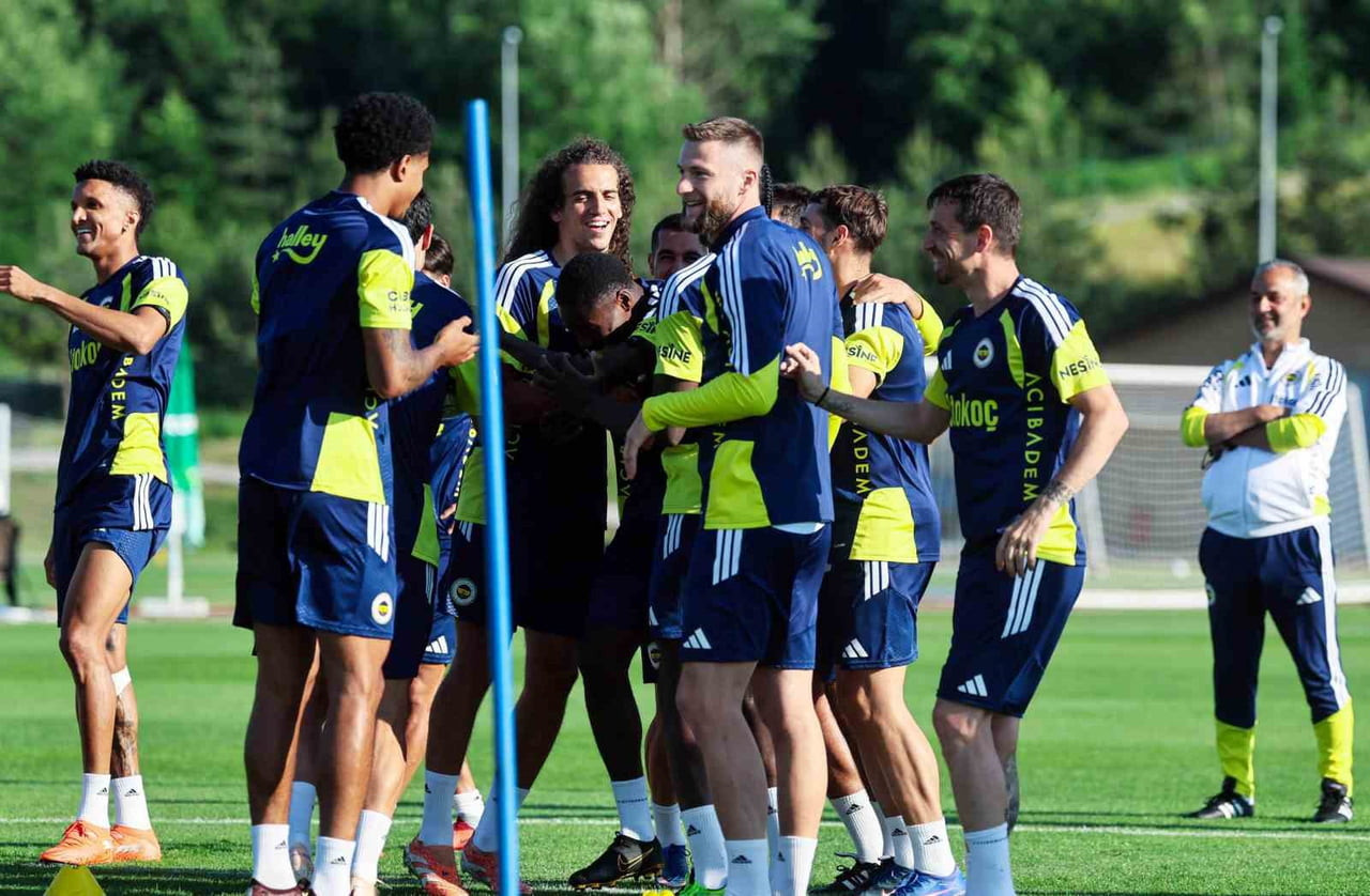 YENİ SEZON HAZIRLIKLARINI TOPUK YAYLASI TESİSLERİ'NDE SÜRDÜREN FENERBAHÇE, ÖNCE SALONDA, ARDINDAN...