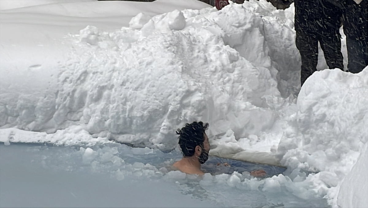 Yeni yıl tatili için New York’tan Bolu’ya gelen bir kişi, sıfırın altında 10 derece olan havada...