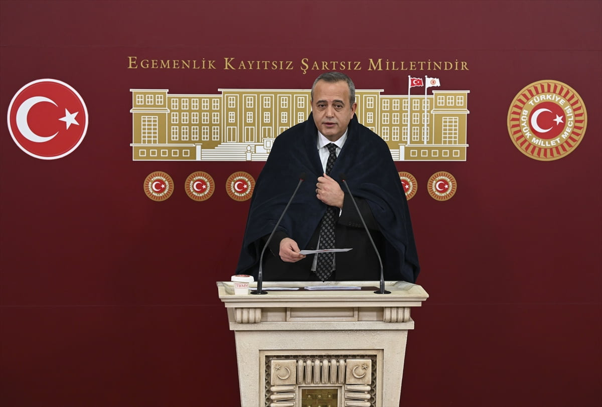 Yeni Yol Partisi Gaziantep Milletvekili Ertuğrul Kaya, TBMM'de basın toplantısı düzenledi. 