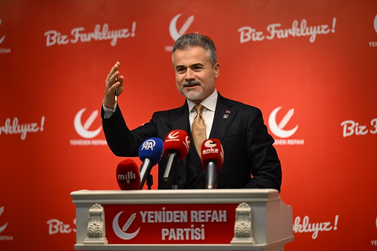 Yeniden Refah Partisi Genel Başkan Yardımcısı Suat Kılıç, parti genel merkezindeki Merkez Yürütme...