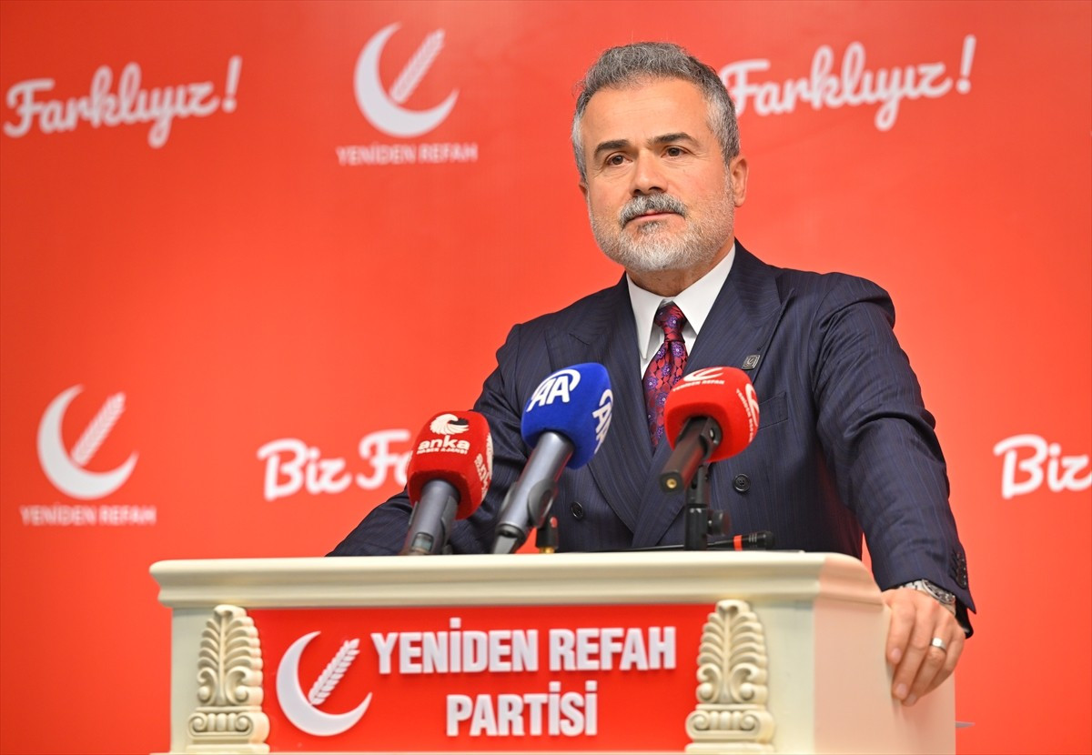 Yeniden Refah Partisi Genel Başkan Yardımcısı Suat Kılıç, parti genel merkezindeki Merkez Yürütme...
