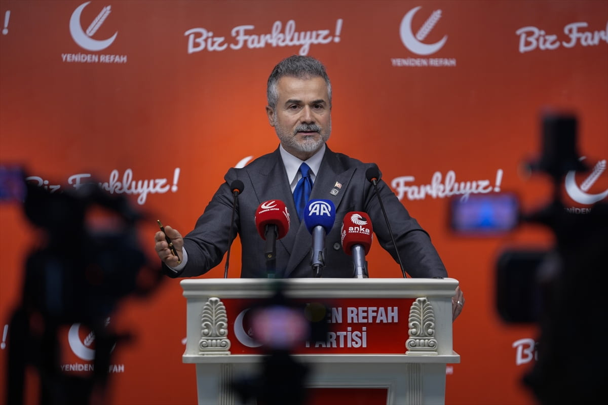 Yeniden Refah Partisi Genel Başkan Yardımcısı Suat Kılıç, parti genel merkezindeki Merkez Yürütme...