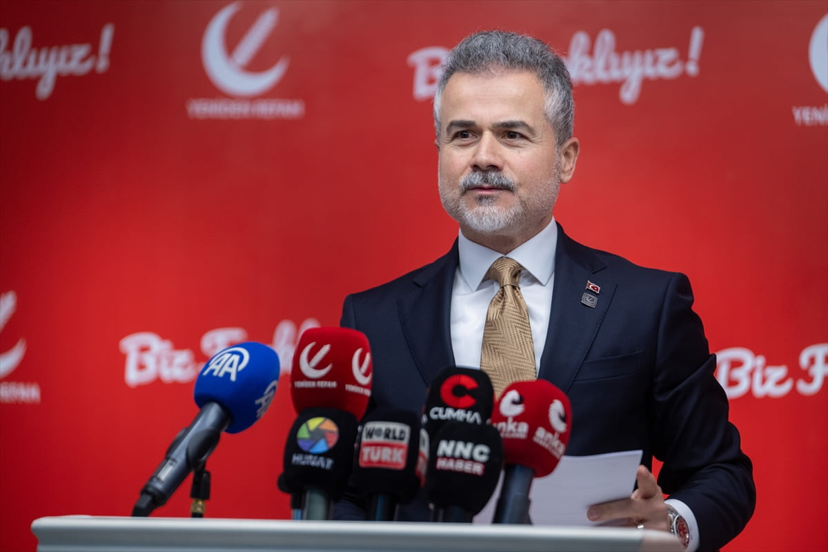 Yeniden Refah Partisi Genel Başkan Yardımcısı Suat Kılıç, parti genel merkezindeki Merkez Yürütme...