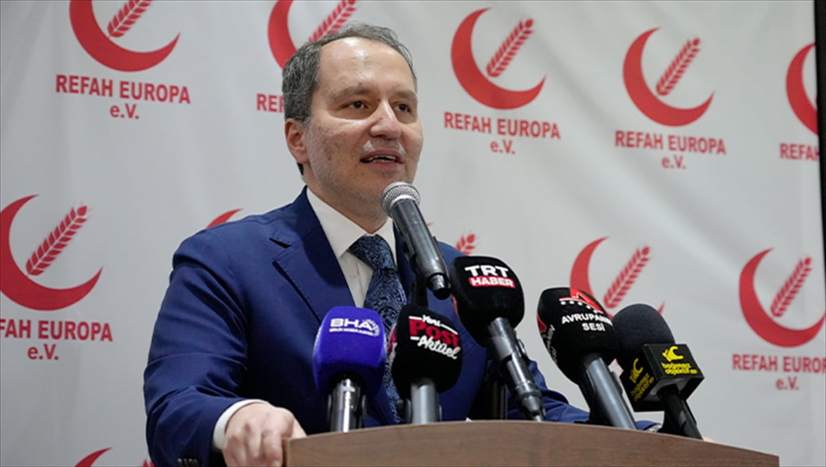 Yeniden Refah Partisi Genel Başkanı Fatih Erbakan, Almanya'nın Köln kentinde iftar programına...