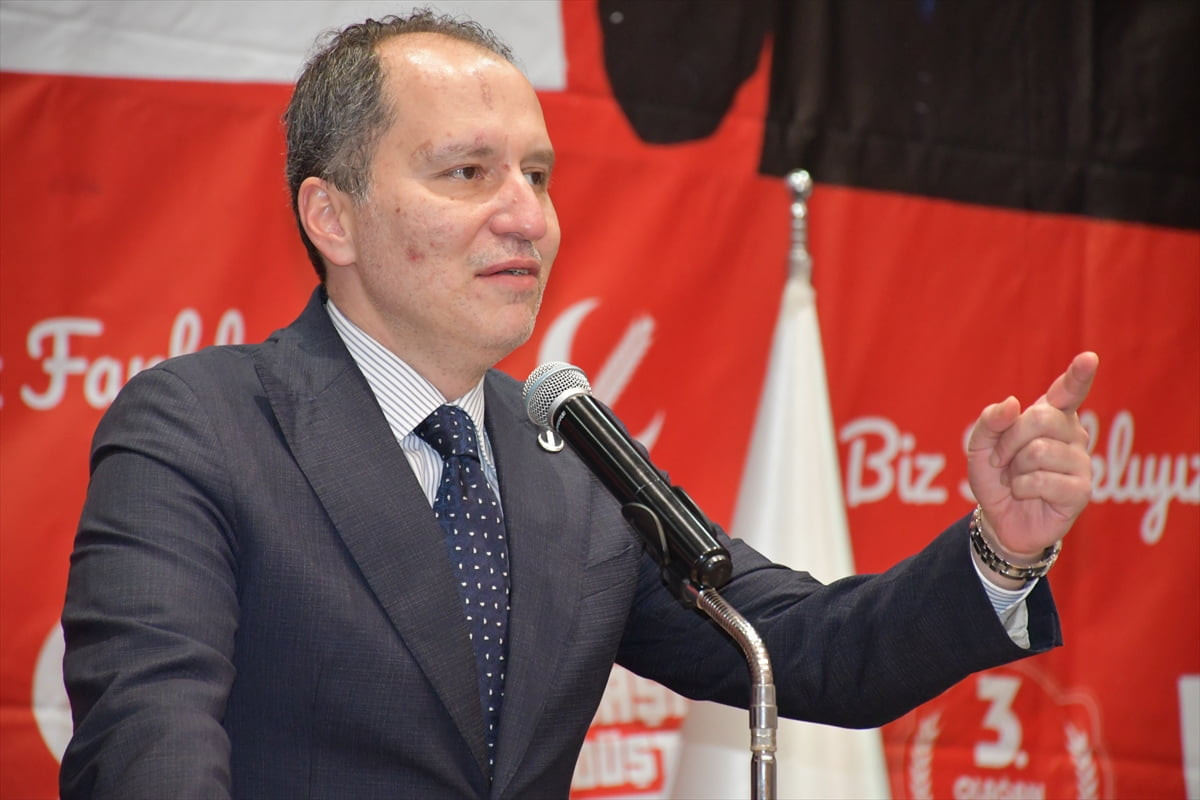 Yeniden Refah Partisi Genel Başkanı Fatih Erbakan, Bilecik'in Bozüyük ilçesinde partisinin 3....