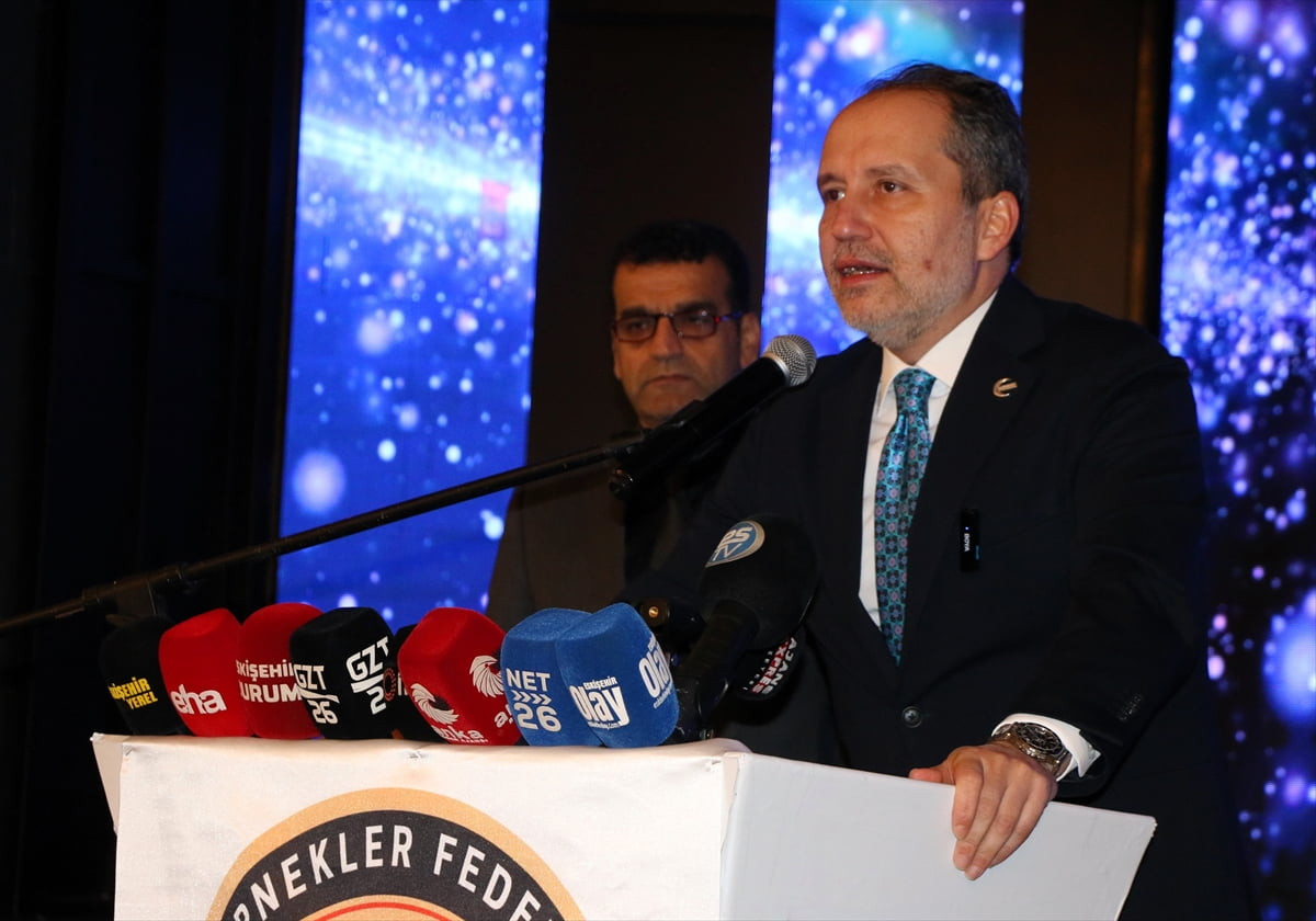 Yeniden Refah Partisi Genel Başkanı Fatih Erbakan, Eskişehir Dost Dernekler Federasyonu tarafından...