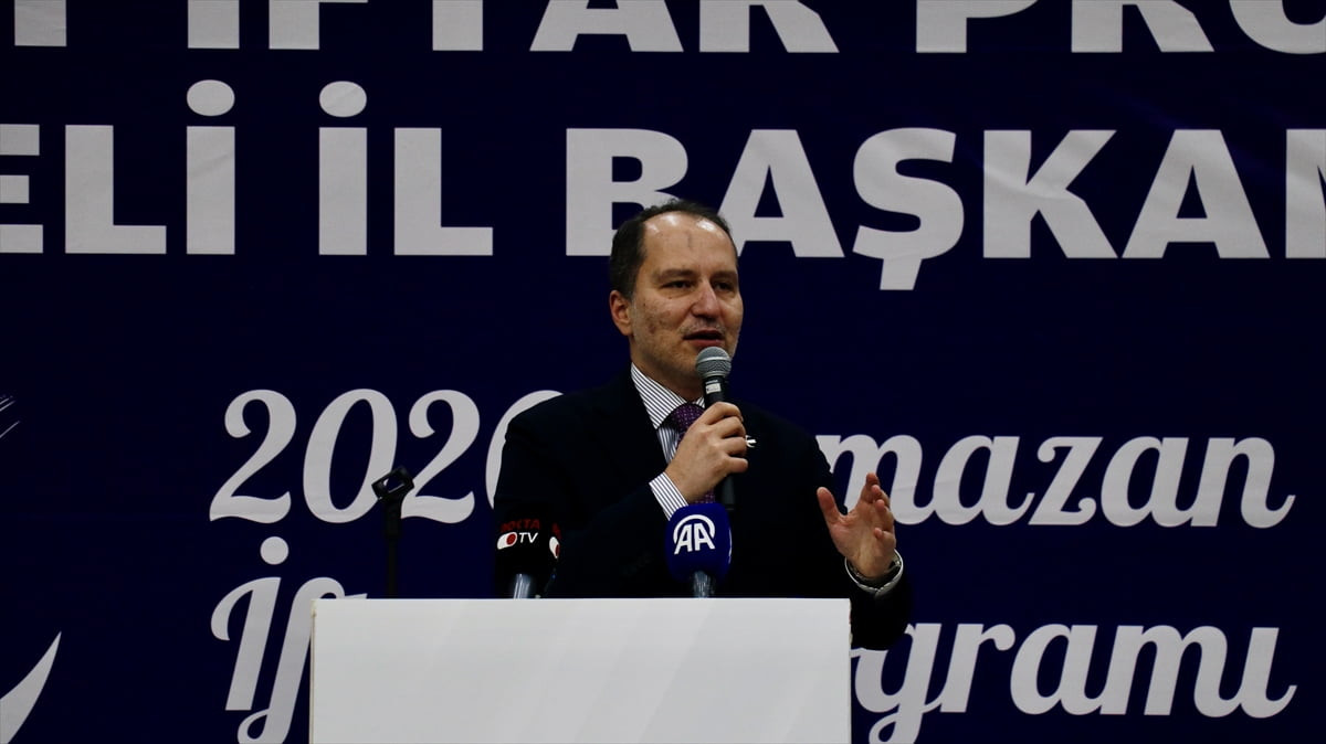 Yeniden Refah Partisi Genel Başkanı Fatih Erbakan, Kocaeli’de partisinin iftar programına katıldı....