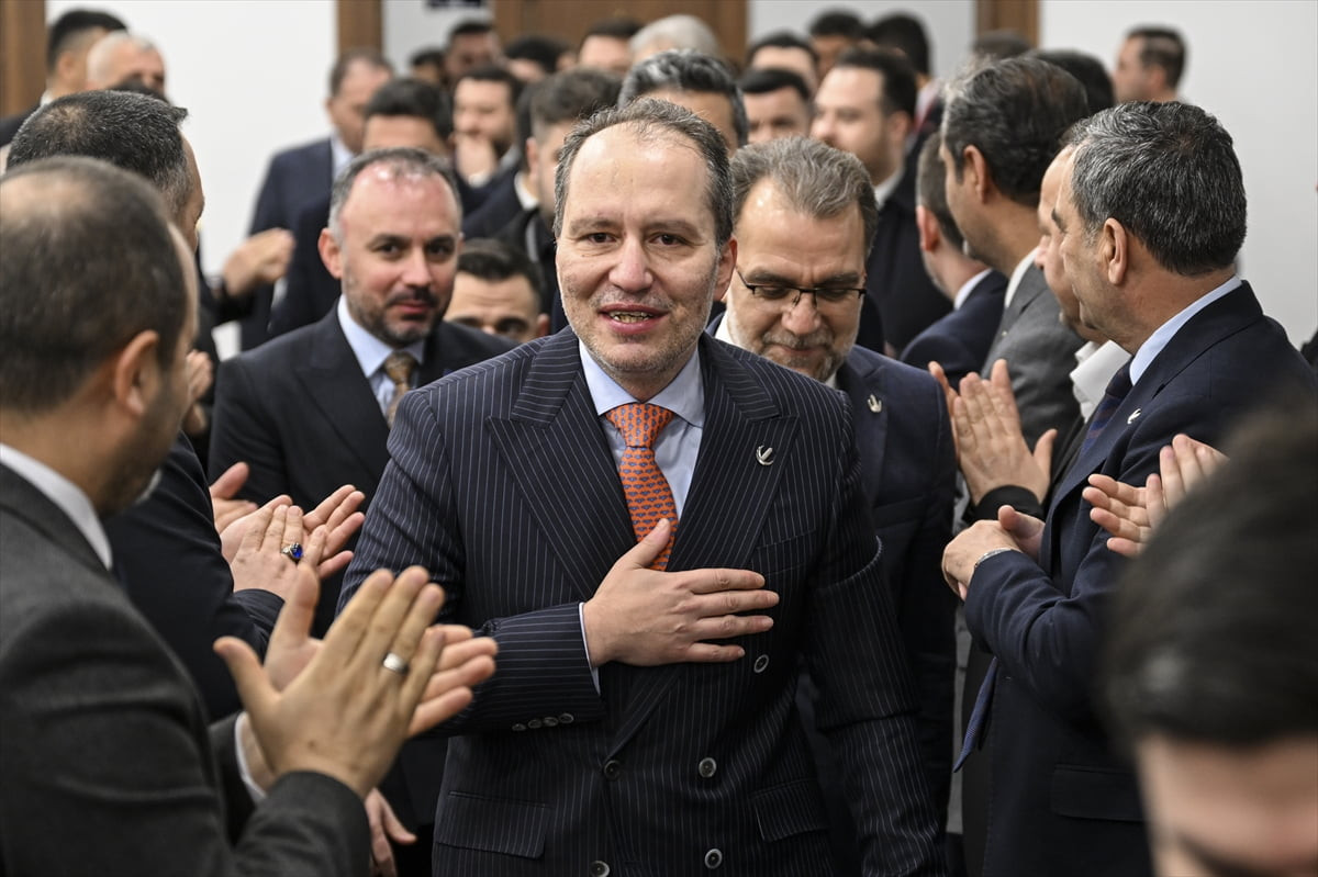 Yeniden Refah Partisi Genel Başkanı Fatih Erbakan, partisinin Milli Gençlik Derneği'nde düzenlenen...