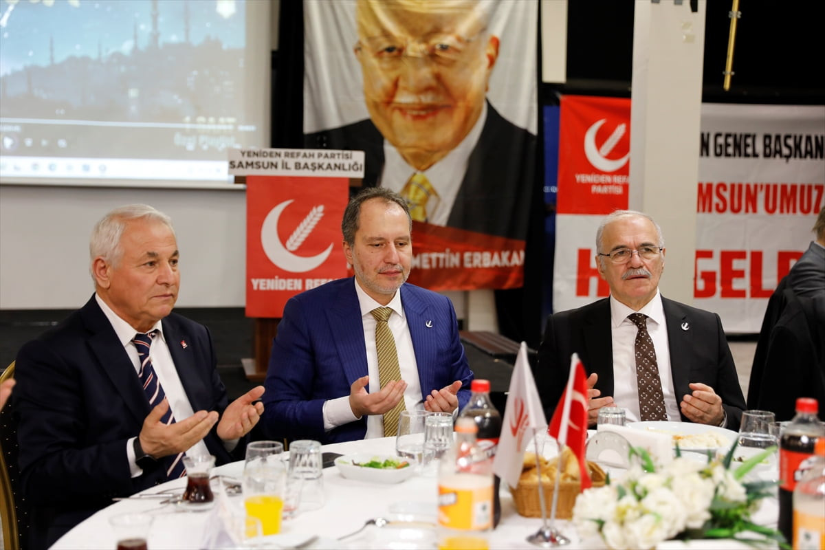 Yeniden Refah Partisi Genel Başkanı Fatih Erbakan, Samsun'da düzenlenen iftar programında...