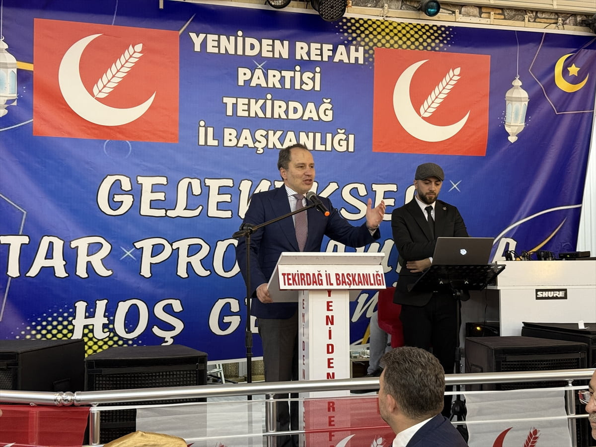 Yeniden Refah Partisi Genel Başkanı Fatih Erbakan, Tekirdağ'da düzenlenen iftar programında...