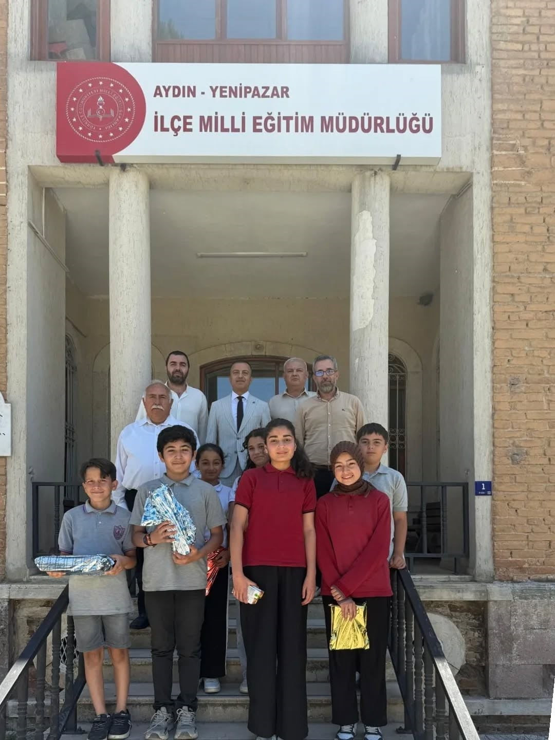 YENİPAZAR’DA BAŞARILI ÖĞRENCİLER ÖDÜLLENDİRİLDİ