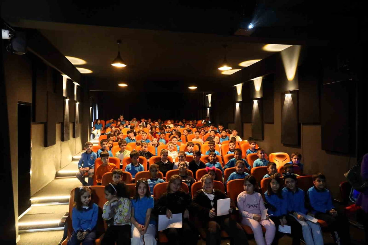 ‘YEREL YÖNETİMLER' KONUSU KAPSAMINDA BAŞKAN DURGUT ÖĞRENCİLERLE BULUŞTU