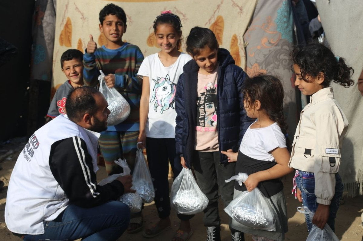 Yeryüzü Doktorları Derneği, dünyada artan açlık ve buna bağlı sağlık sorunlarına dikkati çekmek...