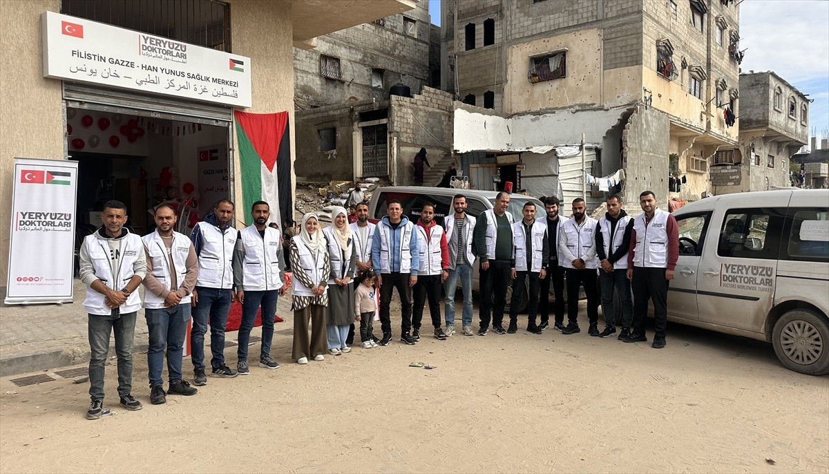Yeryüzü Doktorları Derneği, Gazze’de saldırılar sonucu yıkılan Han Yunus Sağlık Merkezi’ni yeniden...