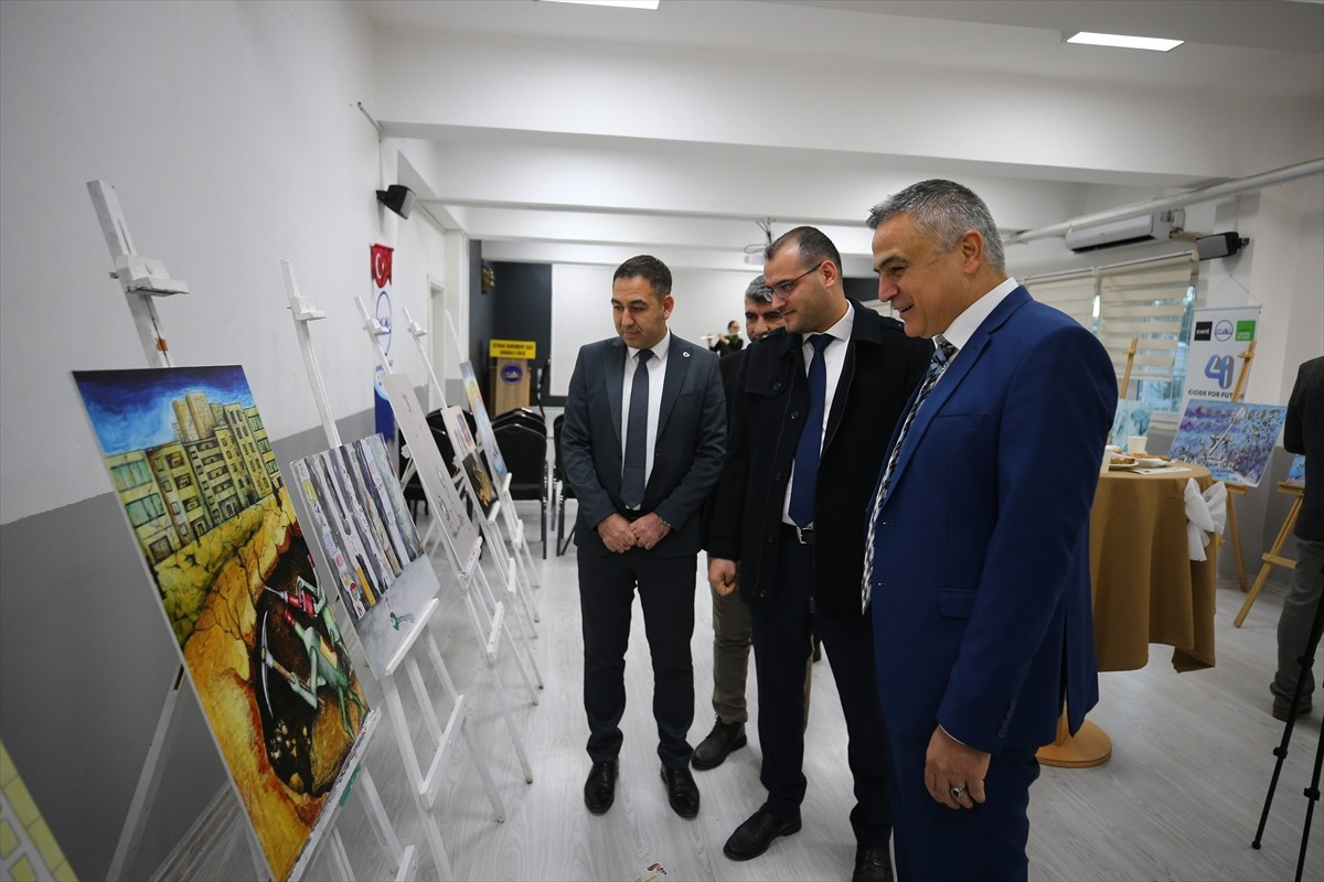 Yeşilay Adana Şubesi ve Adana İl Milli Eğitim Müdürlüğü işbirliğinde düzenlenen "Sağlıklı Nesil...