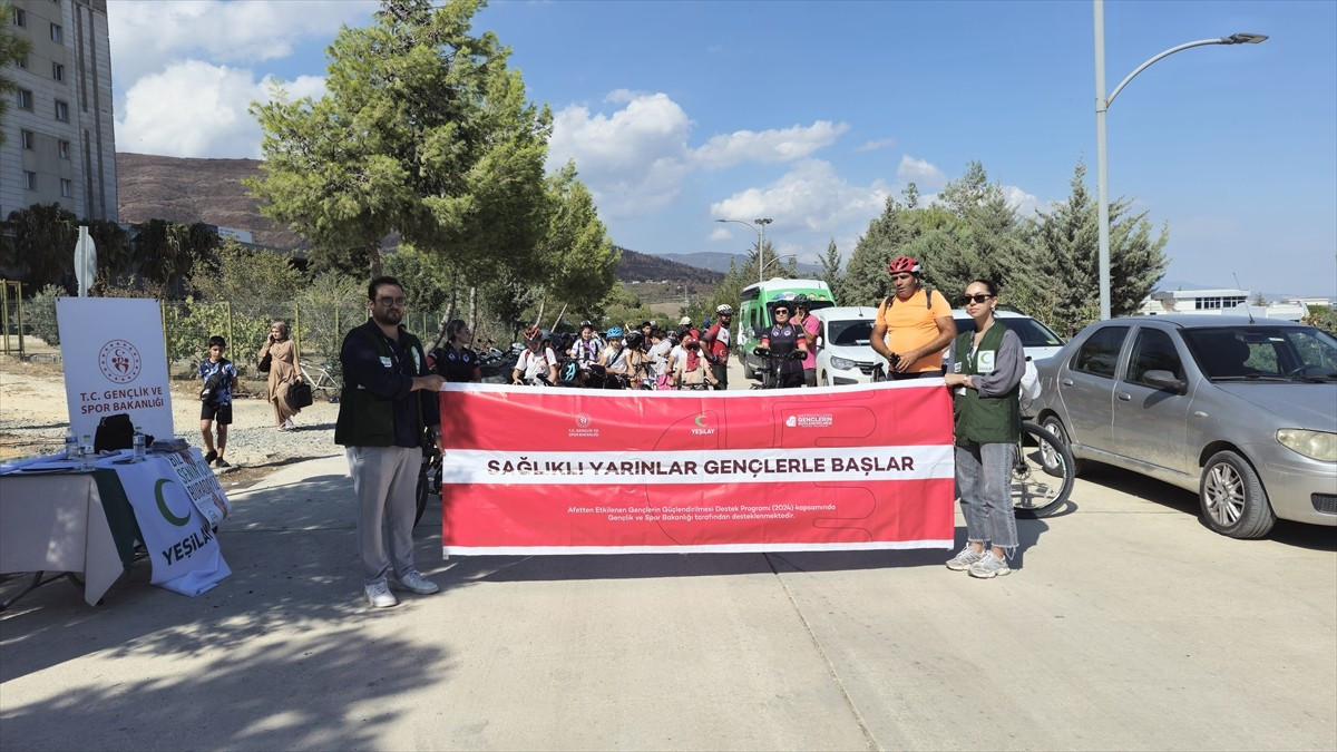 Yeşilay Hatay Şubesince "Sağlıklı Yarınlar Gençlerle Başlar" projesi kapsamında bisiklet turu...