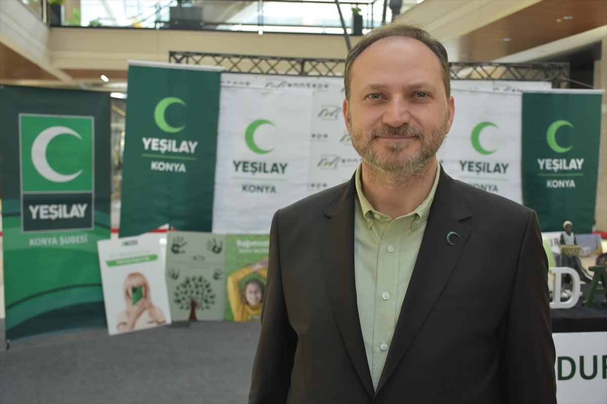 Yeşilay Konya Şubesi Yeşilay Danışma Merkezi danışanlarının eserlerinin bulunduğu sergi açılışı...