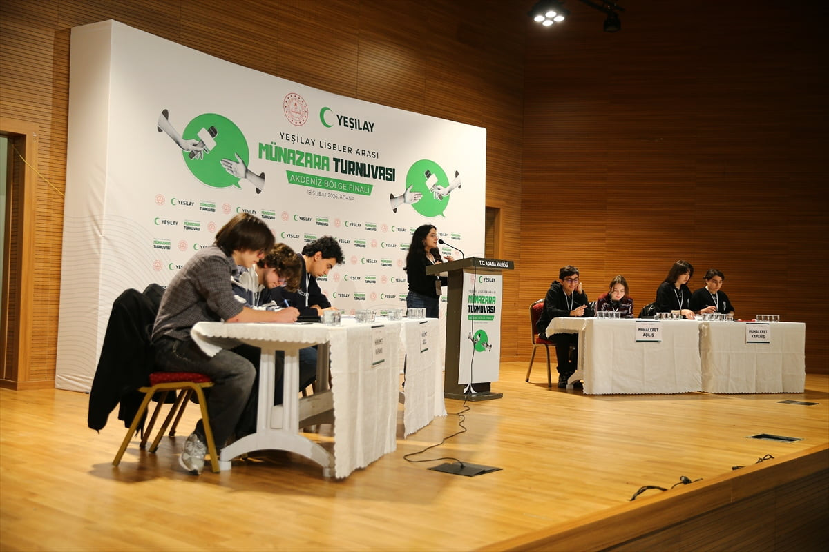 Yeşilay Liseler Arası Münazara Turnuvası'nın Akdeniz Bölge Finali, Adana'da gerçekleştirildi....