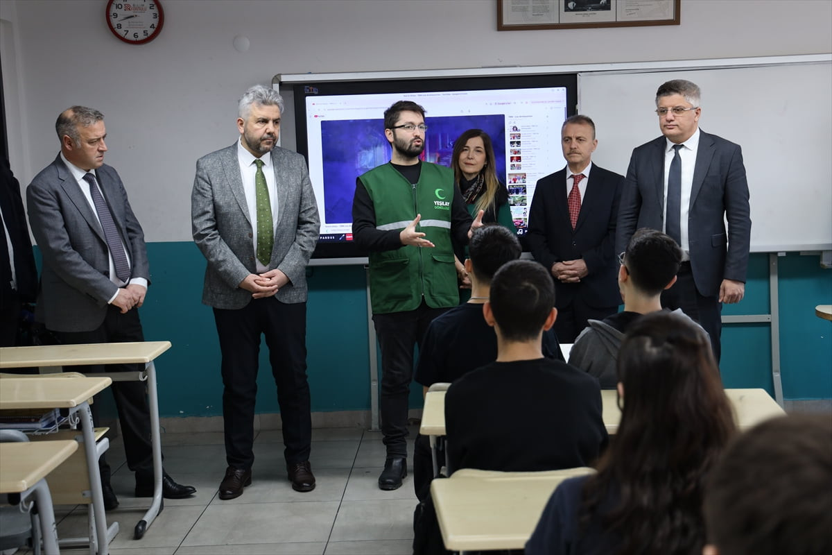 Yeşilay tarafından yürütülen "İlk Dersim Yeşilay" projesi kapsamında Samsun'da öğrencilere yönelik...