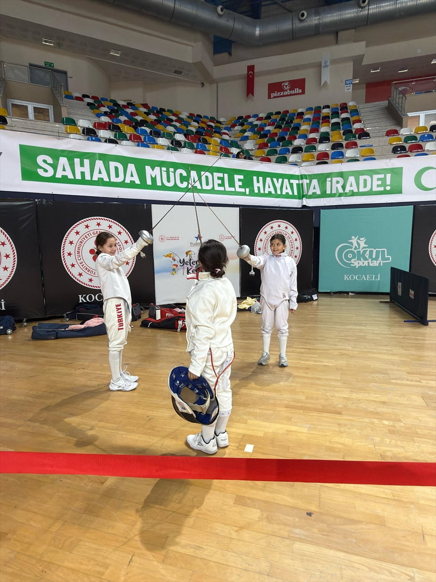 Yeşilay Türkiye Eskrim Şampiyonası, Kocaeli'de yapıldı.