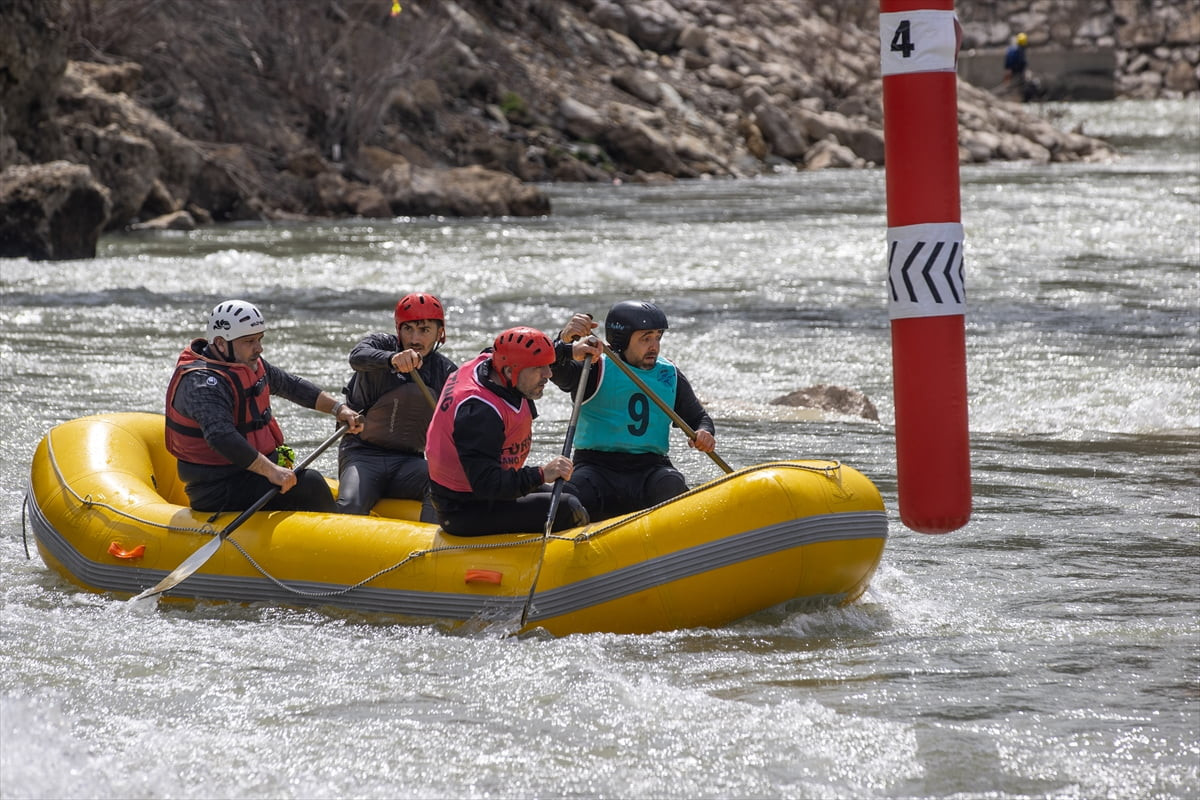 Yeşilay Türkiye Rafting Şampiyonası 1. Ayak ve Milli Takım Seçme Yarışları, Tunceli'de başladı....