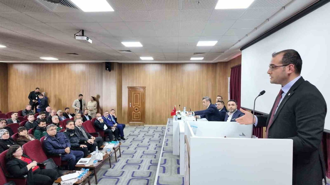 YEŞİLAY,BAĞIMSIZLIK YILINDA ADANA YÜREĞİR İLÇESİNDE MUHTARLARLA BULUŞTU.