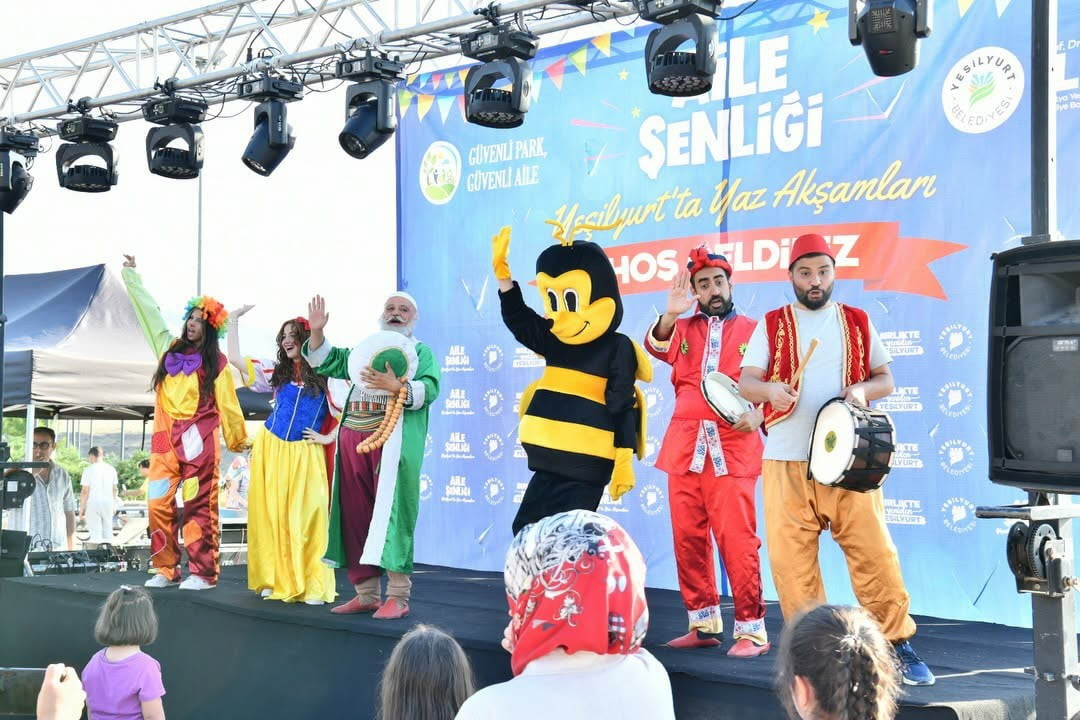 YEŞİLYURT İLÇESİNDE "YAZ AKŞAMLARI" RENKLİ VE KEYİF DOLU ETKİNLİKLERLE BAŞLADI