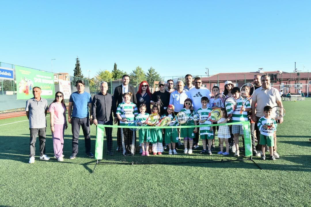 YEŞİLYURT'TA YAZ SPOR OKULLARI VE SPOR AKADEMİSİ COŞKUYLA AÇILDI