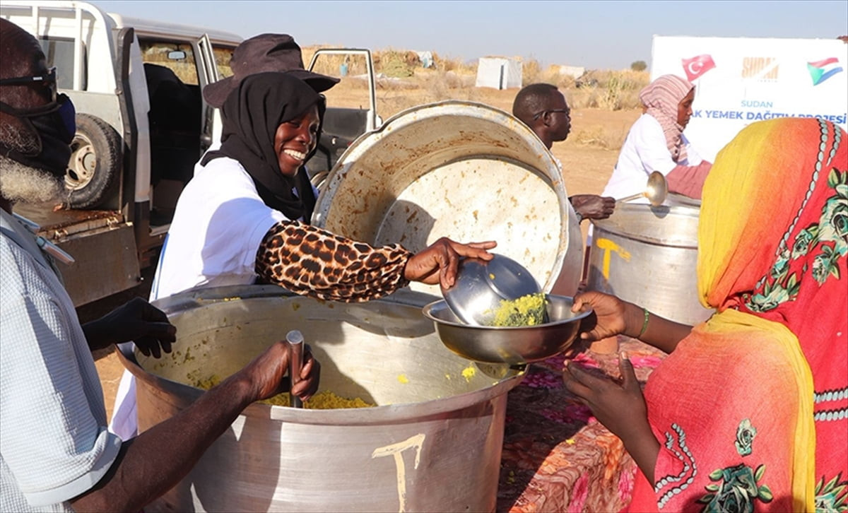 Yetim Vakfı, geçen yıl 38 ülkede gerçekleştirdiği insani yardım çalışmalarıyla 3 milyon 605 bin...