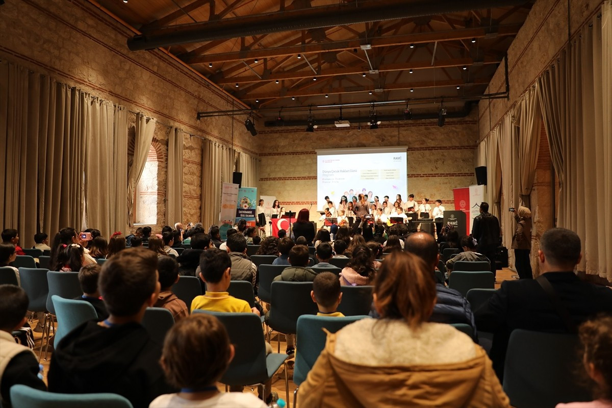 Yetim Vakfı, İstanbul İl Milli Eğitim Müdürlüğü ve Rami Kütüphanesi işbirliğiyle 20 Kasım Dünya...