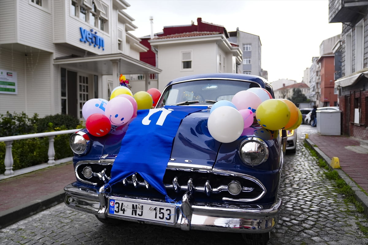 Yetim Vakfınca, gelenekselleşen "Ramazan Karşılaması" kapsamında İstanbul sokaklarında konvoy...