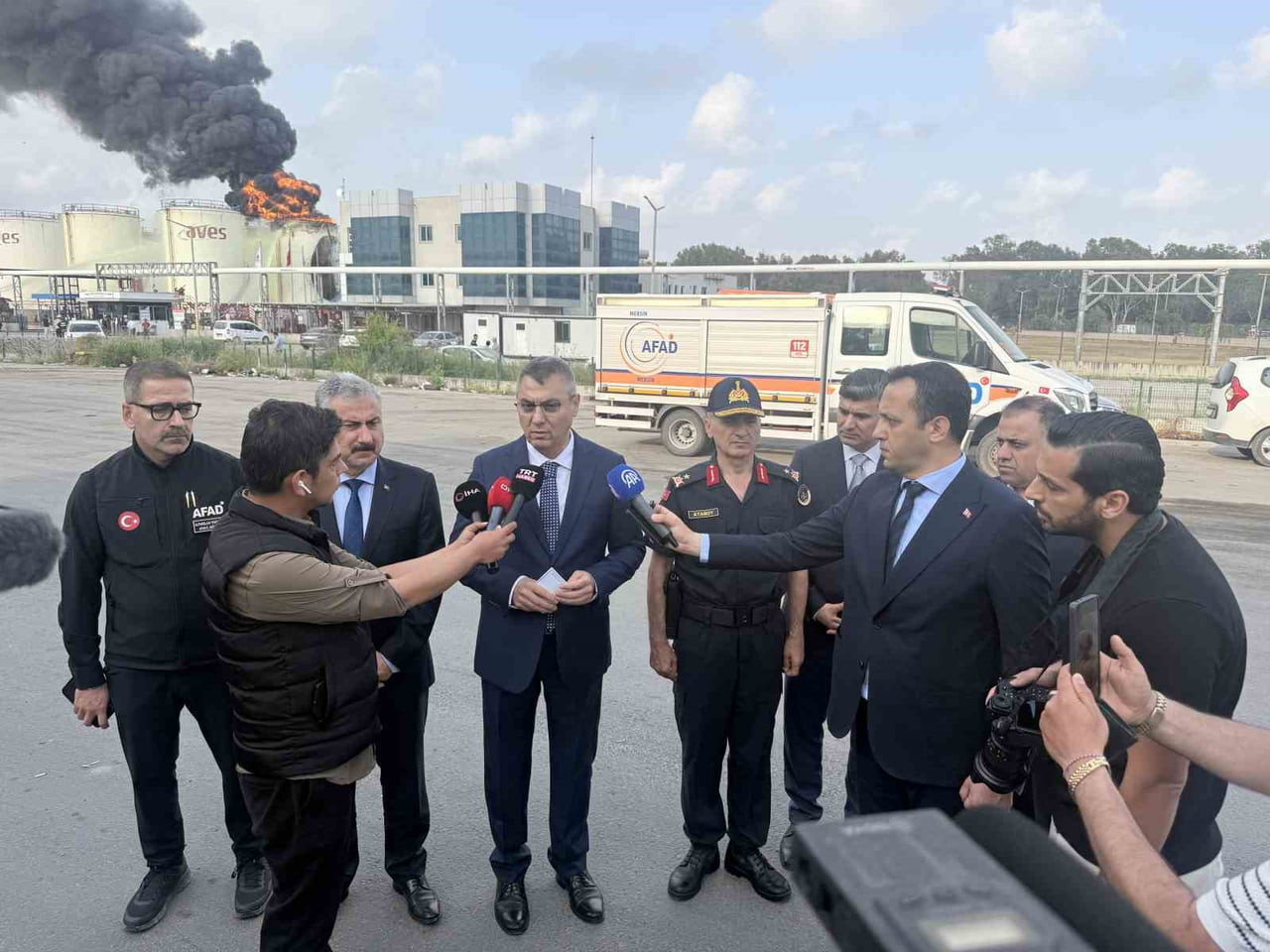 YETKİLİLERDEN BİLGİ ALAN VALİ TOROS, BERABERİNDE İL EMNİYET MÜDÜRÜ FAHRİ AKTAŞ VE İL JANDARMA...