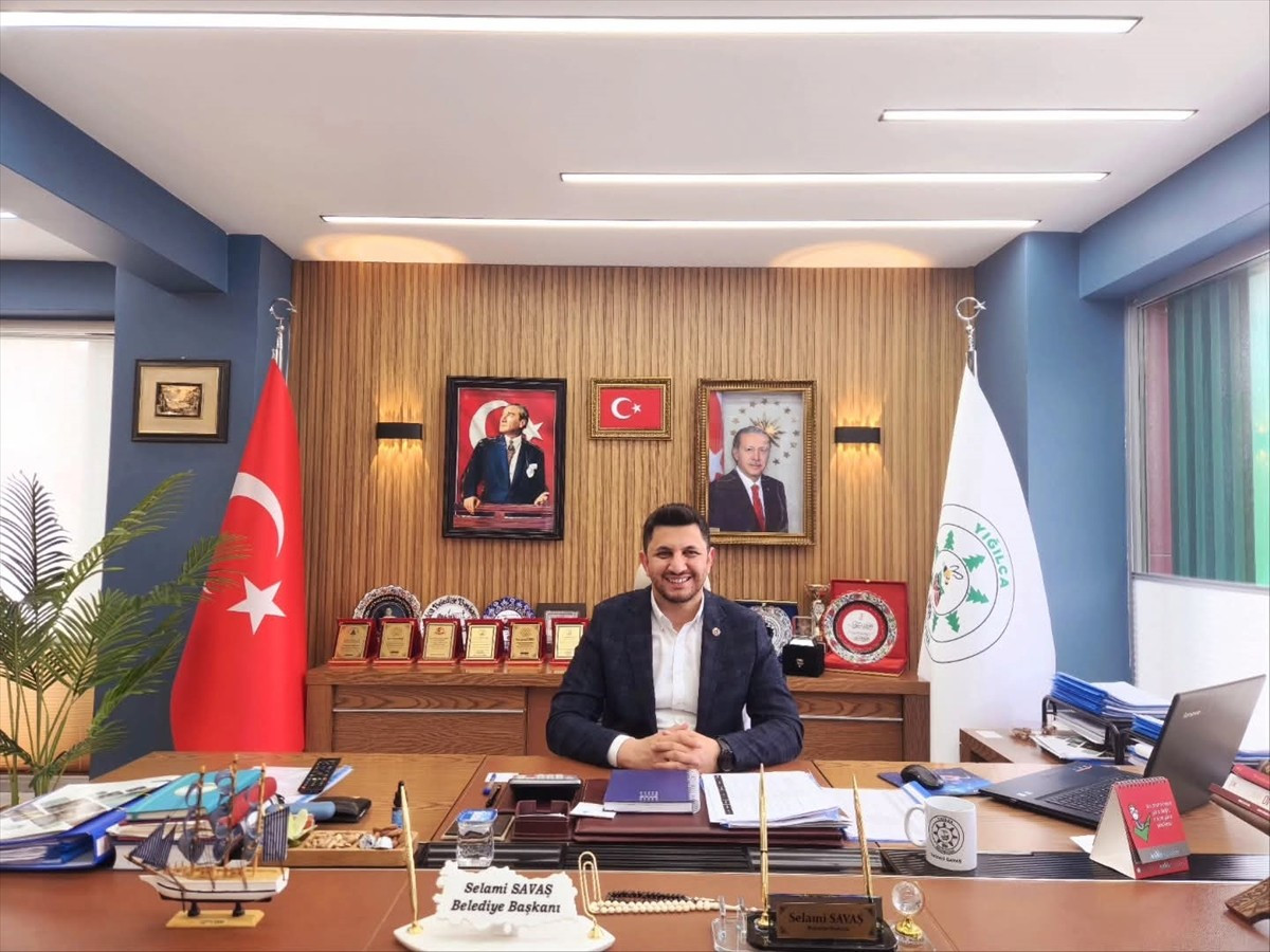 Yığılca Belediye Başkanı Selami Savaş, ilçeye "gök taşı düştü" iddiasına ilişkin araştırma...