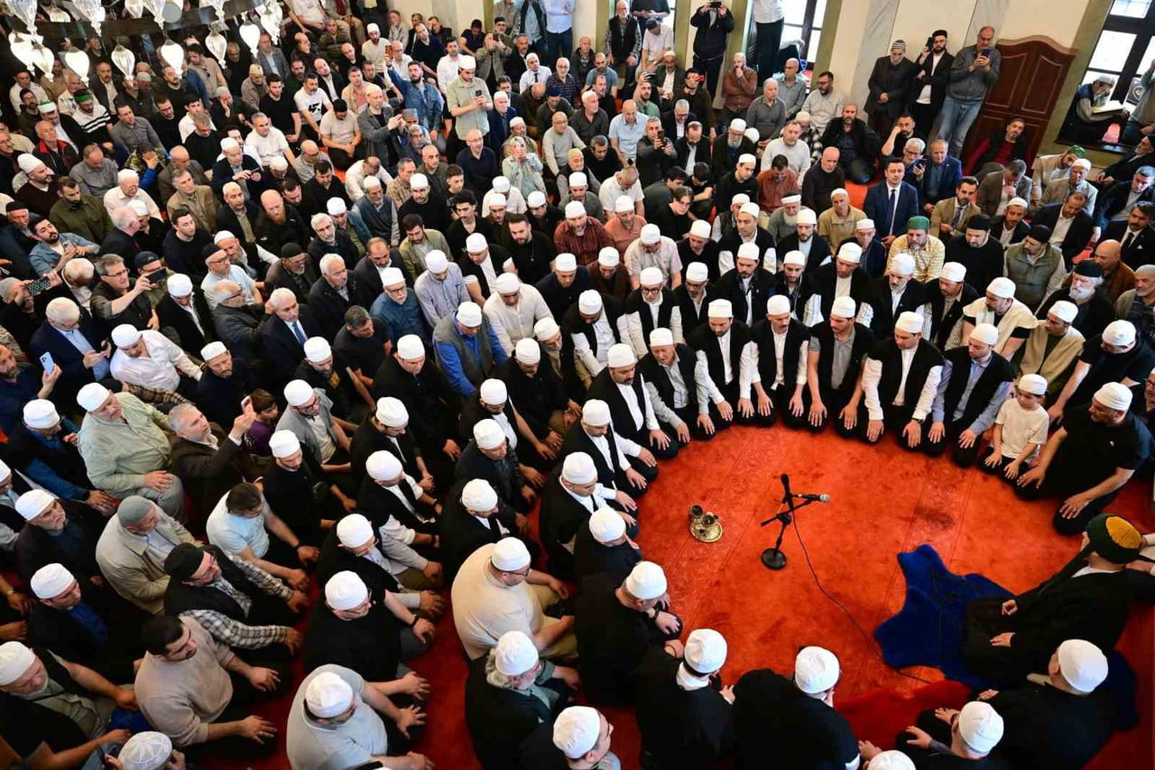 YILDIRIM'DA ERGUVAN BAYRAMI COŞKUSU YAŞANDI
