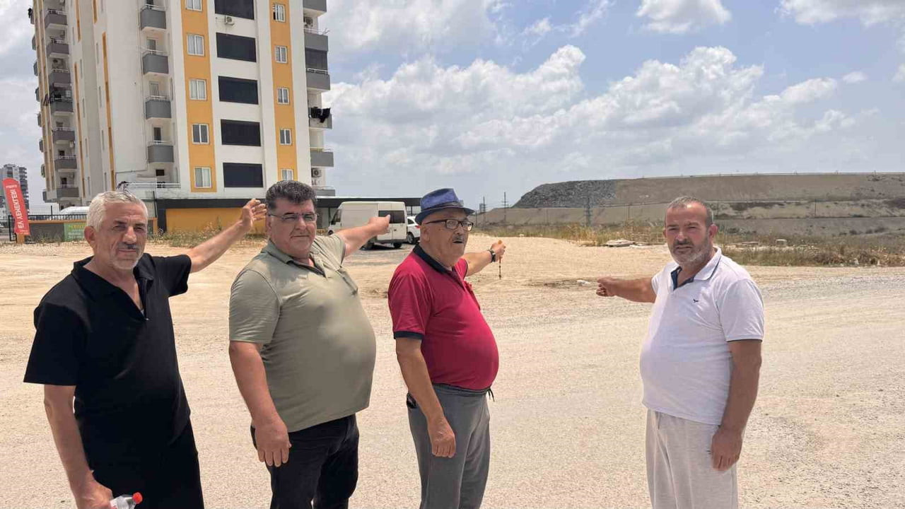 YILLARDIR ÇÖPLÜKLE İÇ İÇE YAŞAMAKTAN ŞİKAYETÇİ OLAN VATANDAŞLAR, YANGININ ARDINDAN ADETA İSYAN...