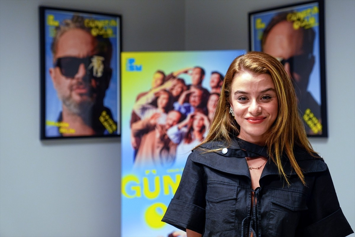 Yönetmenliğini Onur Ünlü’nün, Nagihan Gürkan ile birlikte üstlendiği, aynı adlı filmden uyarlanan...