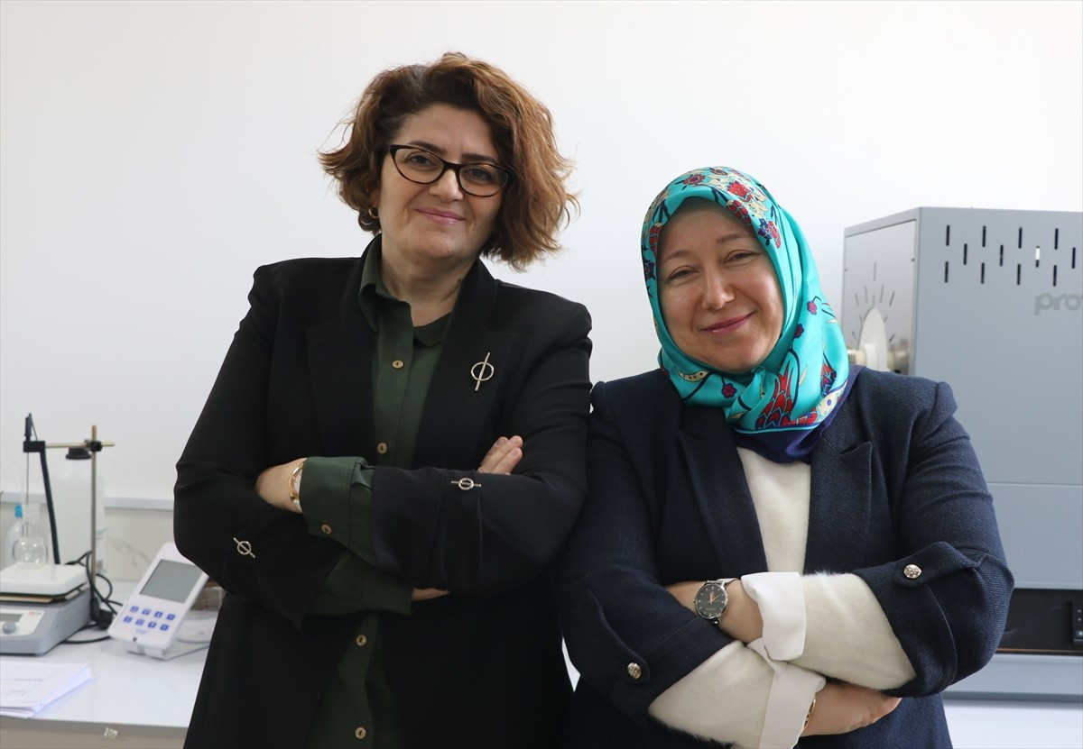 Yozgat Bozok Üniversitesinde görev yapan iki akademisyen Prof. Dr. Berna Yavuz Pehlivanlı (solda)...