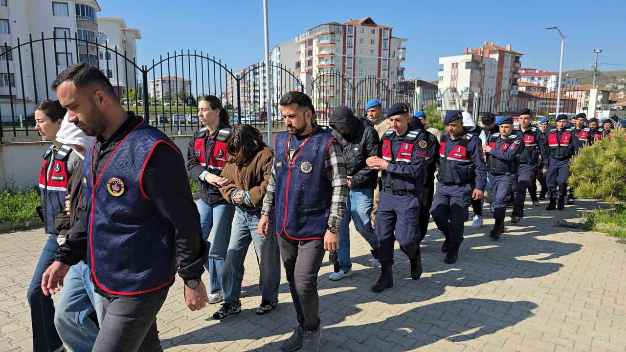 YOZGAT MERKEZLİ 9 İLDE DÜZENLENEN DOLANDIRICILIK OPERASYONUNDA 14 KİŞİ GÖZALTINA ALINDI
