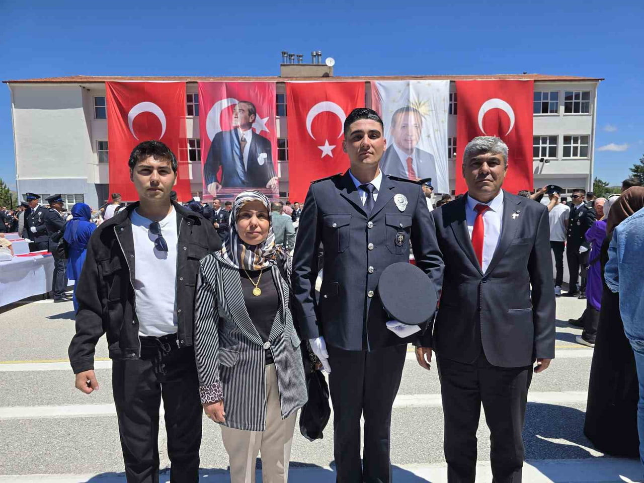 YOZGAT POLİS MESLEK EĞİTİM MERKEZİ 32. DÖNEM MEZUNİYET TÖRENİ’NDE EĞİTİMLERİNİ TAMAMLAYAN POLİS...