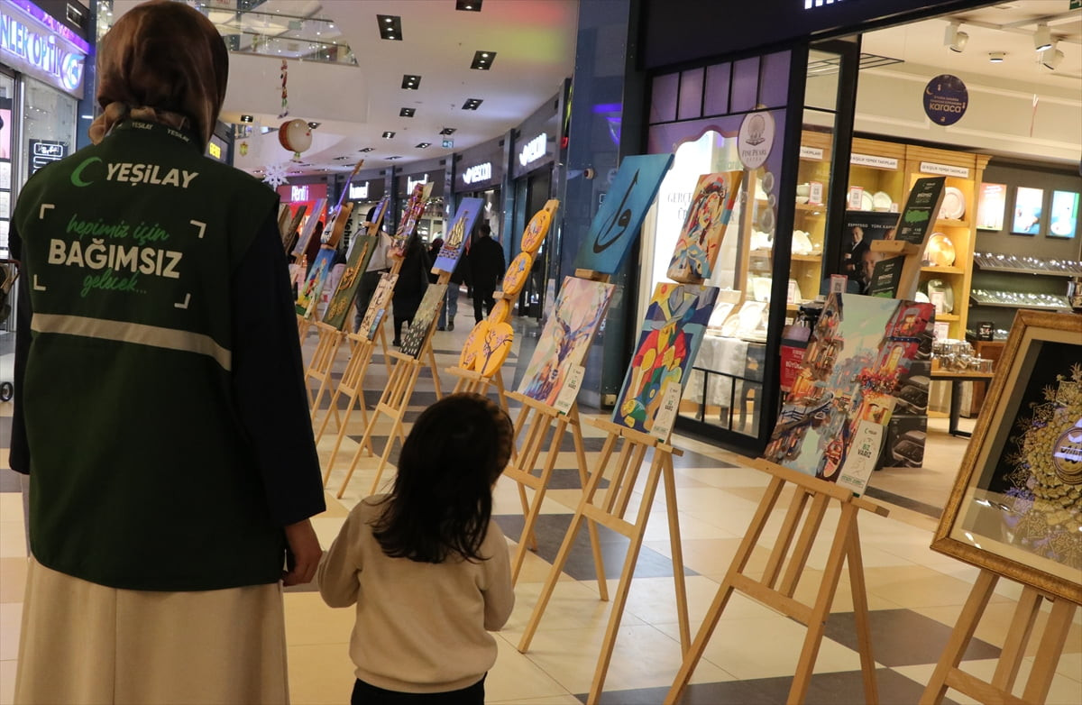 Yozgat Yeşilay Danışmanlık Merkezi (YEDAM) danışanları tarafından hazırlanan el sanatı eserleri...