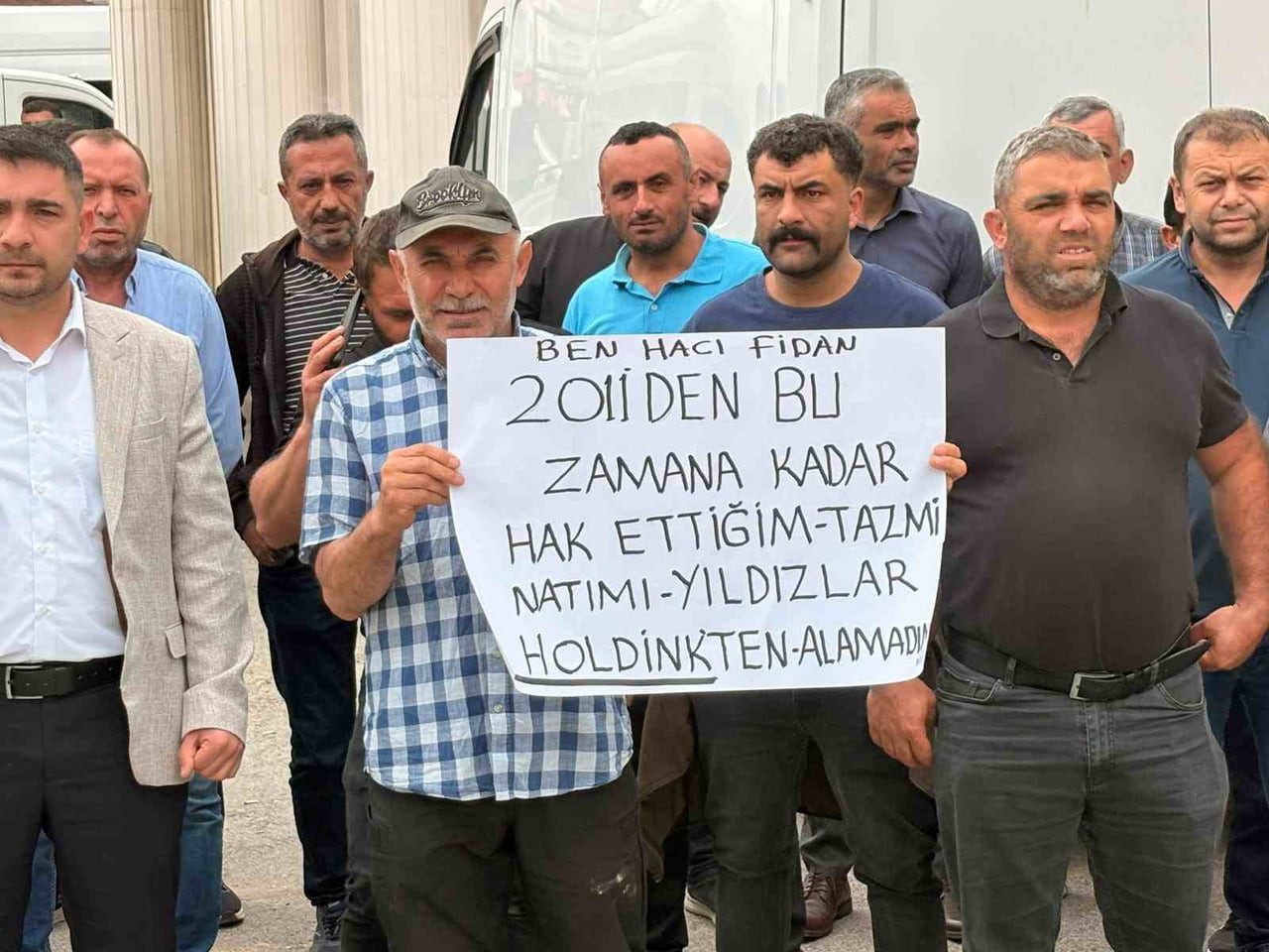 YOZGAT'IN AKDAĞMADENİ İLÇESİNDE 4 AYDIR MAAŞLARINI ALAMADIKLARINI İLERİ SÜREN 150 MADEN İŞÇİSİ...