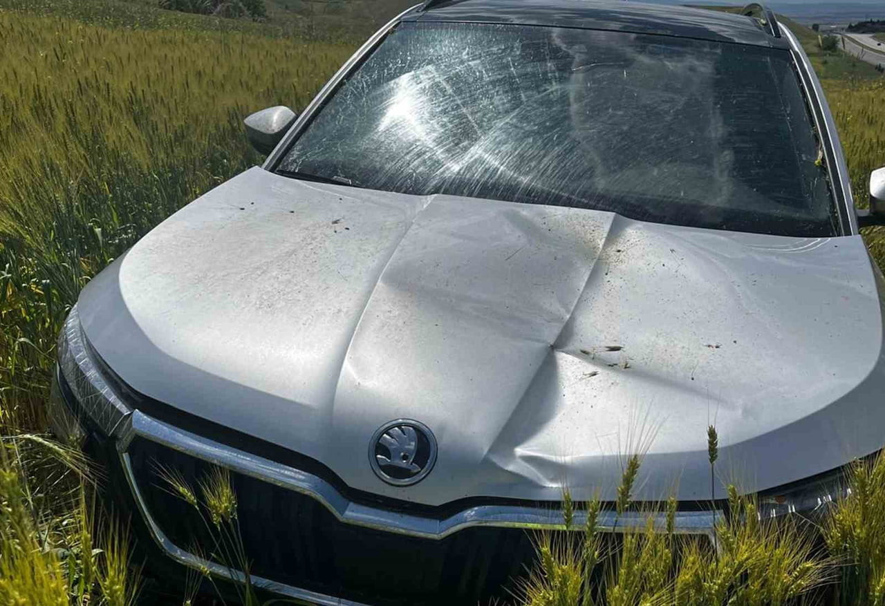 YOZGAT'IN YERKÖY İLÇESİNDE OTOMOBİLİN TARLAYA SAVRULMASI SONUCU 1 KİŞİ YARALANDI.-