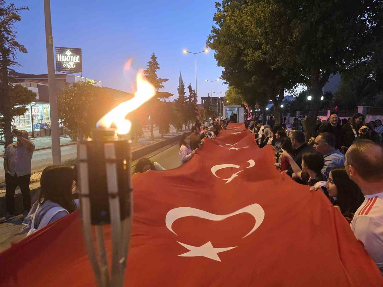 YOZGAT'TA, 15 TEMMUZ DEMOKRASİ VE MİLLİ BİRLİK GÜNÜ DOLAYISIYLA CUMHURİYET MEYDANI'NDA GENİŞ...