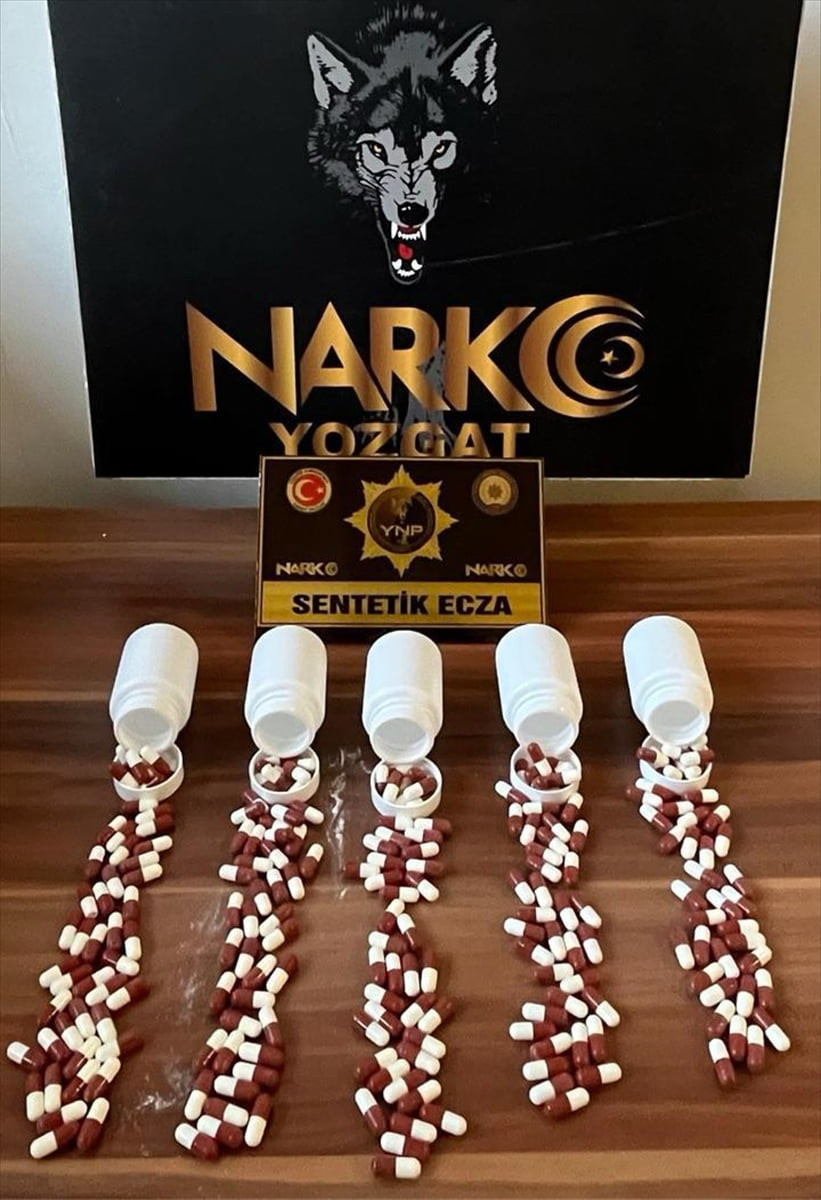  Yozgat'ta düzenlenen uyuşturucu operasyonunda 2 şüpheli gözaltına alındı. Yapılan aramada 221...