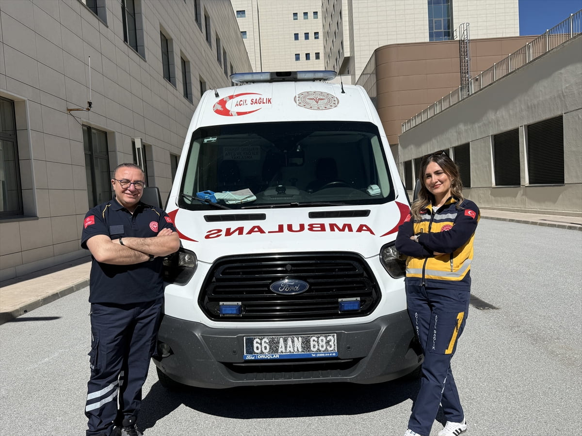 Yozgat'ta yaşayan acil tıp teknisyeni Mustafa ve Hicran Doğan çifti, aynı ambulansta 14 yıldır...