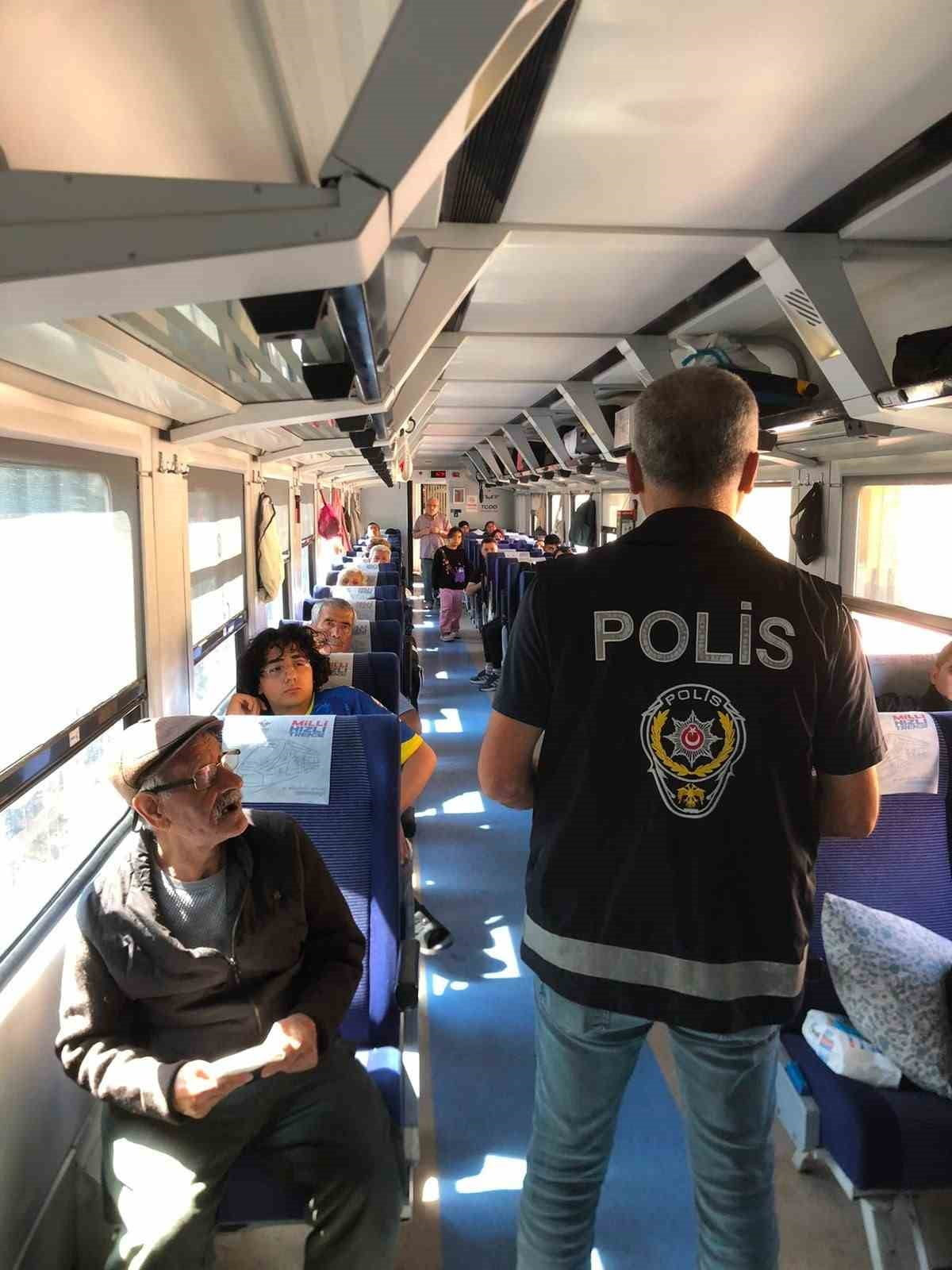 YOZGAT’IN YERKÖY İLÇESİNDE İLÇE EMNİYET MÜDÜRLÜĞÜ EKİPLERİ, DEMİRYOLU TAŞIMACILIĞINDA YOLCULARIN...