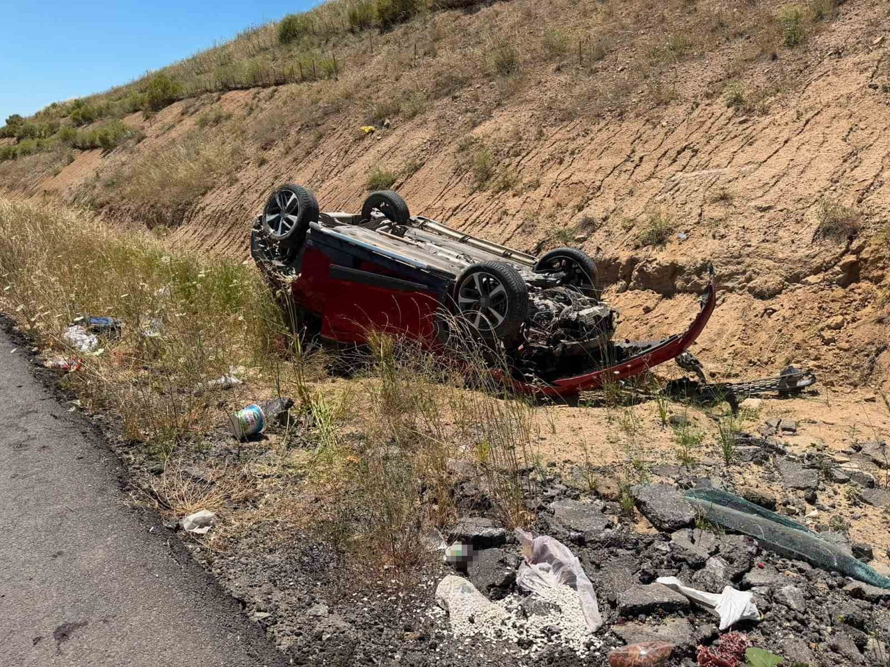 YOZGAT’IN YERKÖY İLÇESİNDE YUKARIELMAHACILI KÖYÜ MEVKİİNDE TAKLA ATAN OTOMOBİLDE 2 KİŞİ...