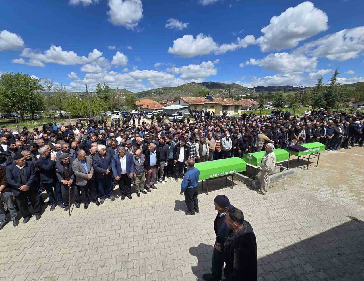 YOZGAT’TA SERVİS KAZASINDA HAYATINI KAYBEDEN 2 ÖĞRENCİ VE SÜRÜCÜ SON YOLCULUĞUNA...